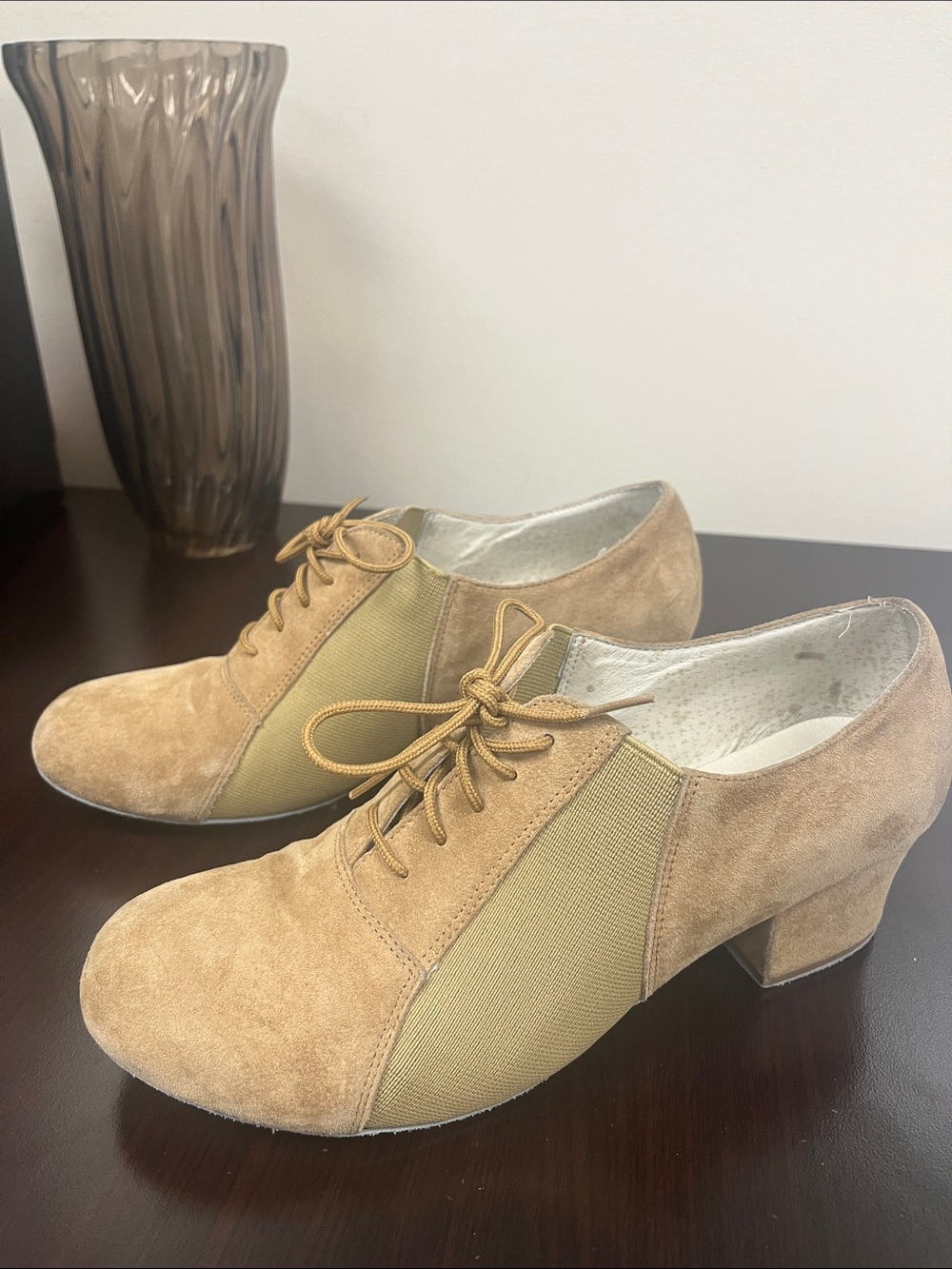 Women's Suede Lace-Up Oxford block heel in Tan